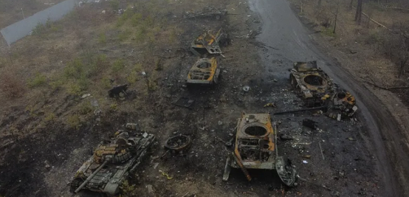 الدفاع البريطانية : انسحاب القوات الروسية من مطار جوستوميل قرب كييف