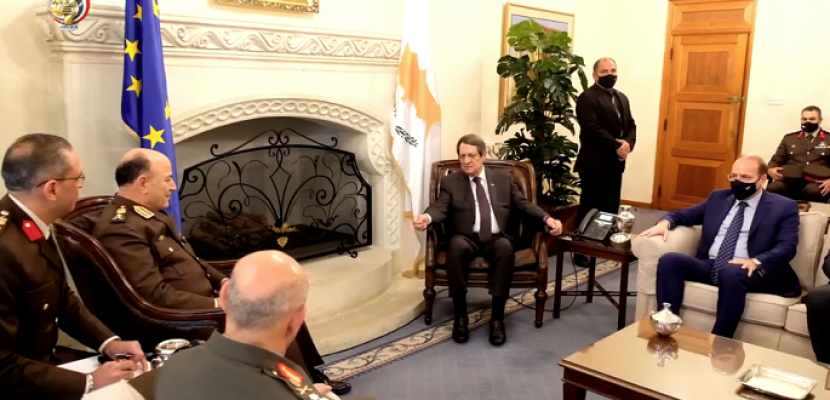 بالفيديو .. رئيس الأركان يعود إلى أرض الوطن بعد زيارة إلى قبرص