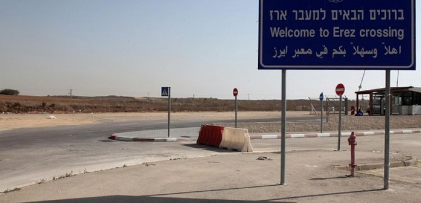 رداً على اطلاق صواريخ من غزة .. إسرائيل تغلق معبر إيريز مع القطاع