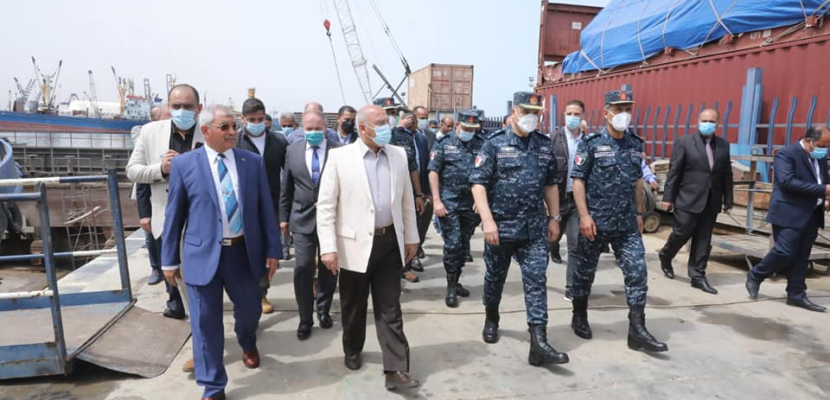 وزير النقل يتفقد الشركة المصرية لإصلاح وبناء  السفن  ويتابع معدلات تنفيذ عدد من المشروعات الجاري تنفيذها بمينائي الاسكندرية والدخيلة