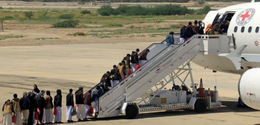 ضمن المبادرة السعودية..مغادرة أولى طائرات نقل الأسرى الحوثيين إلى اليمن