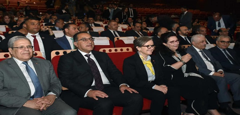 بالصور.. رئيس الوزراء يحضر عددا من الفعاليات الفنية والثقافية بمدينة الثقافة بالعاصمة التونسية