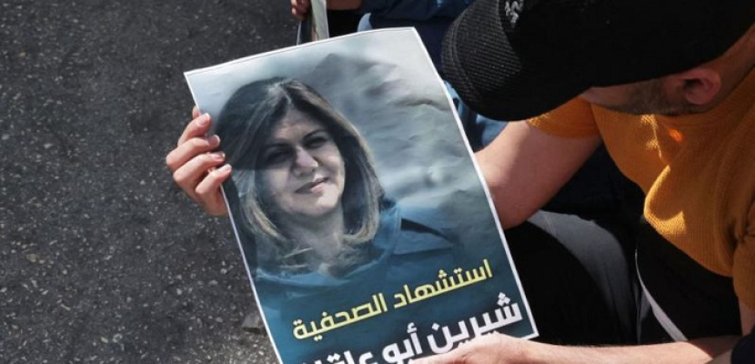 الجارديان: مقتل أبو عاقلة يؤكد أن حرية الصحافة باتت في خطر