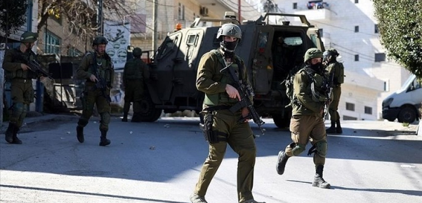 اشتباكات مسلحة بين شبان فلسطينيين وقوات الاحتلال إثر اقتحام نابلس