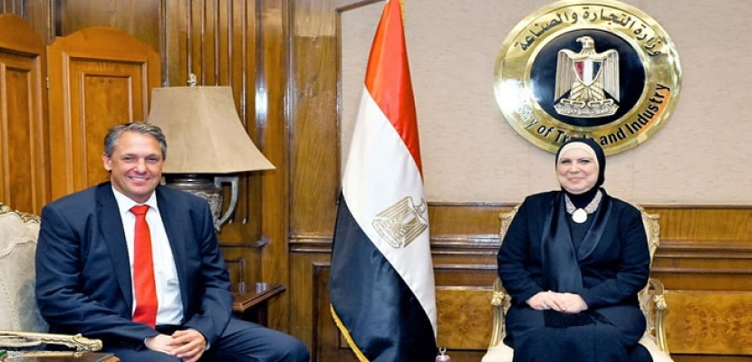 بالصور.. وزيرة التجارة تبحث مع “مرسيدس-بنز إيجيبت” سبل تعزيز استثماراتها بالسوق المصري
