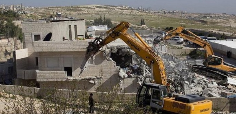 الجيش الإسرائيلي يهدم منزل الأسير عمر جردات ببلدة الحارثية غرب جنين بعد مواجهات مع سكان البلدة