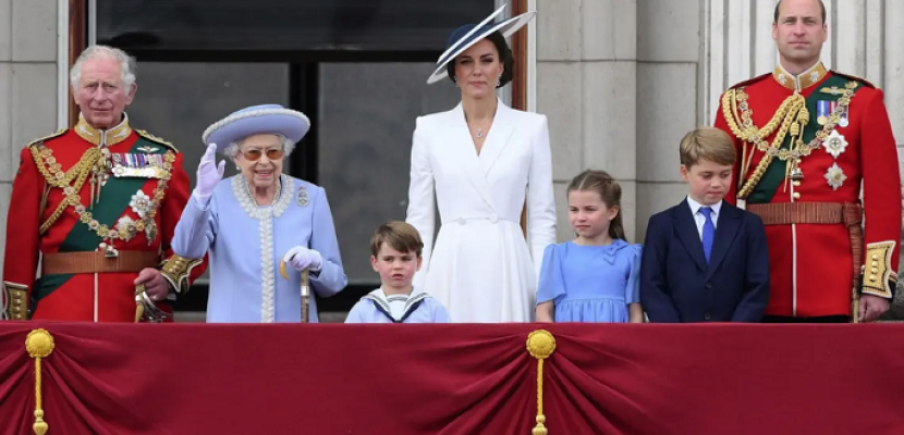 سر الأزرق والأبيض كـلونين لليوبيل الملكي لبريطانيا