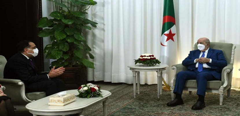 بالصور.. الرئيس الجزائري يستقبل رئيس الوزراء بقصر الرئاسة