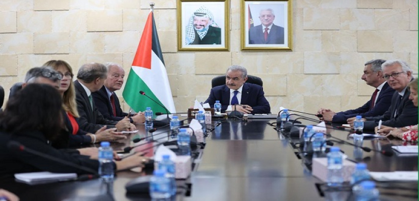 رئيس وزراء فلسطين لوفد فرنسي: إذا اعترفت باريس بدولة فلسطين فستتبعها العواصم الأوروبية