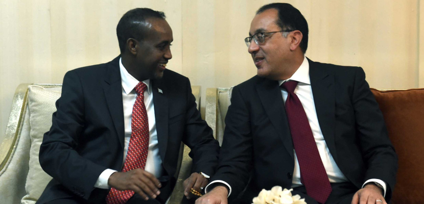 بالصور.. رئيس الوزراء ينقل تهنئة وتحيات الرئيس السيسي إلى نظيره الصومالي