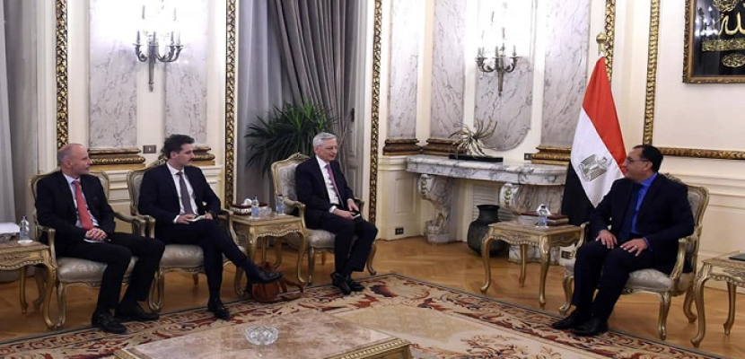 بالصور.. رئيس الوزراء يلتقي السفير الفرنسي لدى مصر لبحث عدد من الملفات ذات الاهتمام المشترك