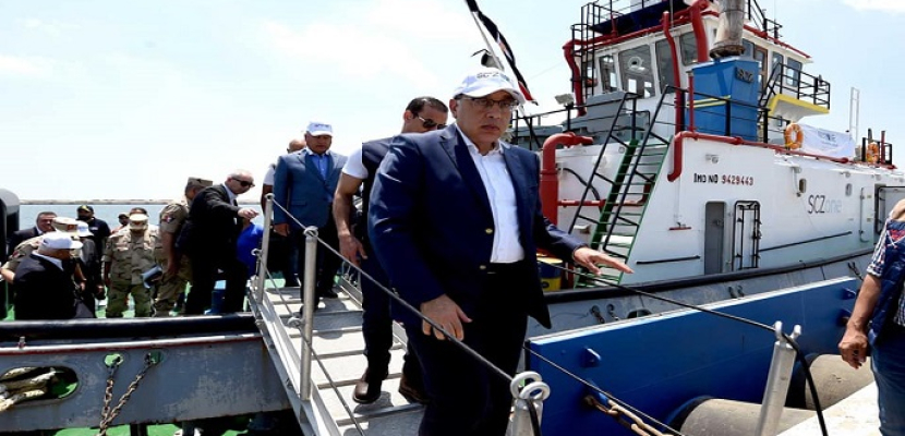 بالصور.. رئيس الوزراء يتفقد أعمال تطوير الأرصفة الغربية والمعامل المركزية بميناء شرق بورسعيد