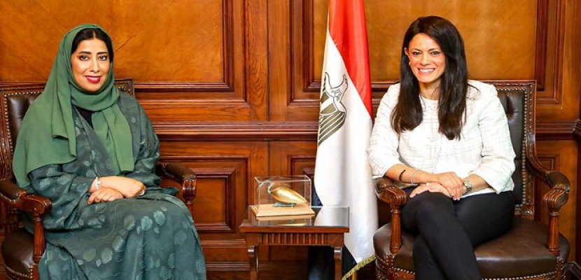 بالصور.. المشاط تستعرض مع نائبة رئيسة مجلس الإمارات للتوازن بين الجنسين السياسات الداعمة لتمكين المرأة