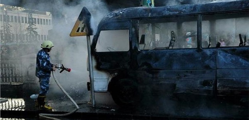 مقتل وإصابة 16 عسكريا ومدنيا في هجوم إرهابي على حافلة بريف الرقة