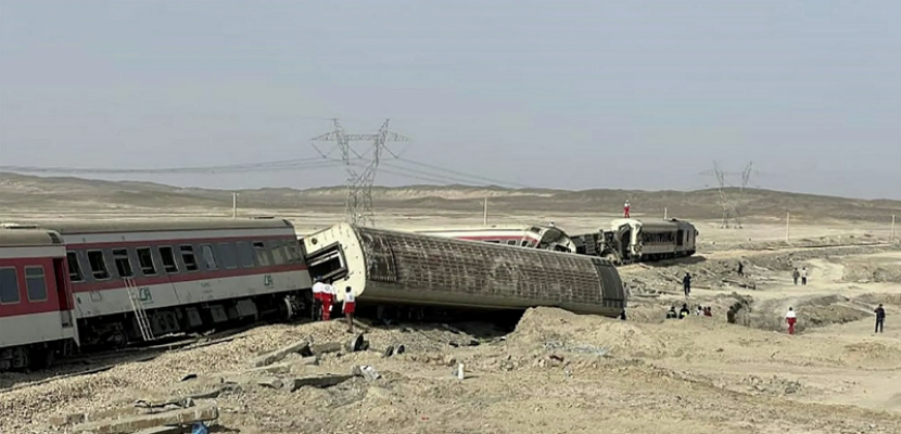 بالصور .. نحو70 قتيلا و جريحا في حادث قطار مروع شرق إيران