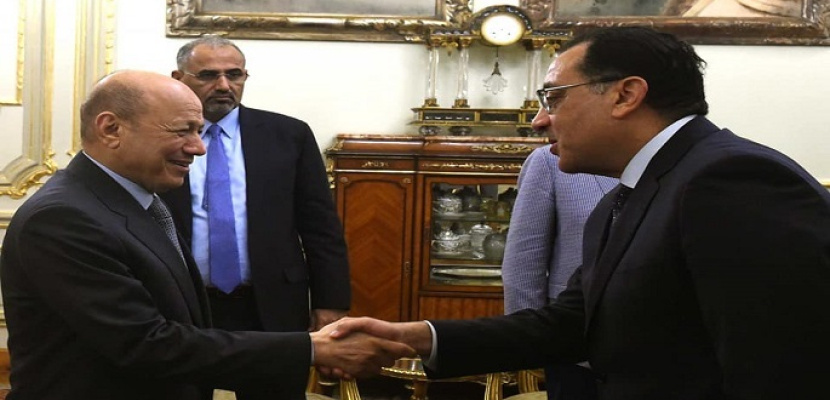 بالفيديو والصور..رئيس مجلس القيادة الرئاسى اليمنى يستقبل رئيس الوزراء