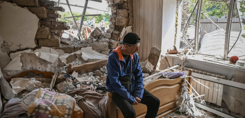 سرير ينقذ أوكراني وأسرته من الموت في قصف روسي !!
