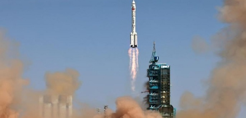 الصين تطلق المركبة الفضائية “شنتشو – 14”