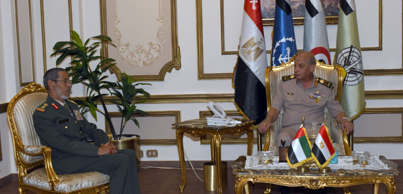 وزير الدفاع يبحث مع رئيس الأركان الإماراتي سبل تعزيز التعاون والعلاقات العسكرية بين البلدين