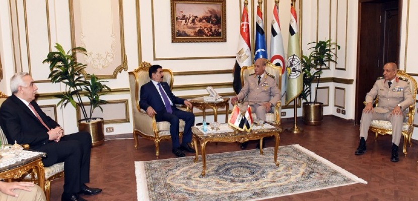 وزير الدفاع يبحث مع نظيره العراقي سبل تعزيز  التعاون الثنائي
