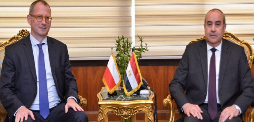 وزير الطيران يبحث مع سفير بولندا فى مصر تعزيز التعاون فى مجال النقل الجوى