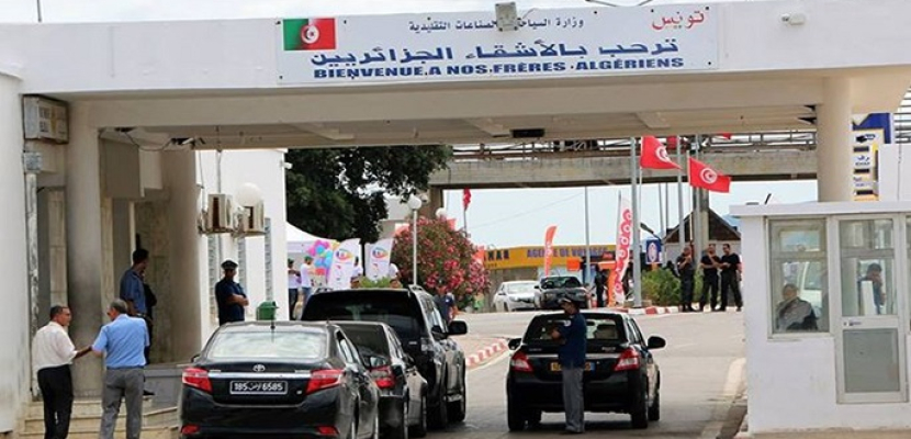وزير النقل التونسي يوجه بجاهزية المعابر الحدودية البرية مع الجزائر استعدادًا لإعادة فتحها
