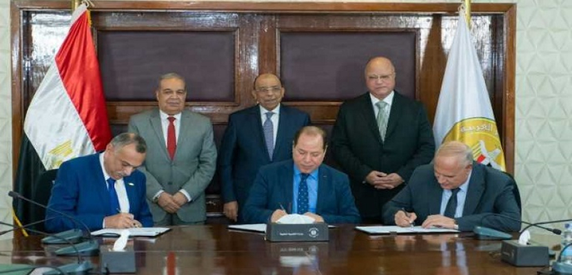 بالصور.. وزيرا التنمية والإنتاج الحربى يشهدان عقد اتفاق لشراء 70 أتوبيسا كهربائيا