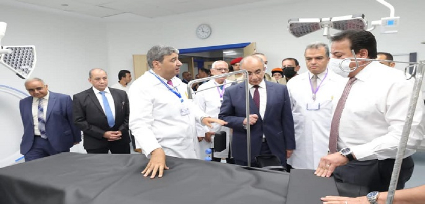 بالصور ..الدكتور خالد عبد الغفار يتفقد المستشفى الجامعي بالعاشر من رمضان