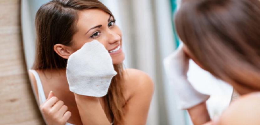 وصفات طبيعية لتنظيف الوجه من بقايا المكياج
