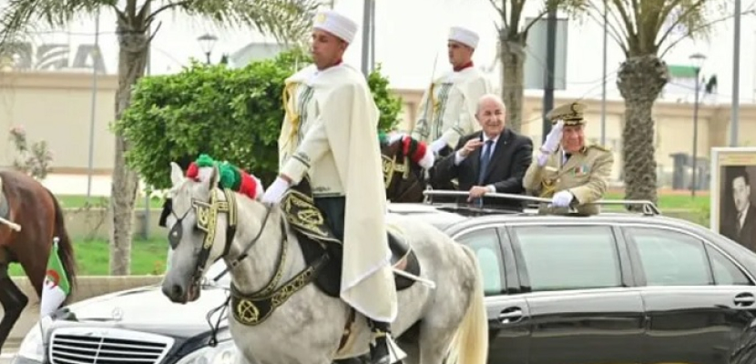 آلاف الجزائريين يشهدون احتفالية الذكرى الستين للاستقلال بأضخم عرض عسكري منذ 33 عاما