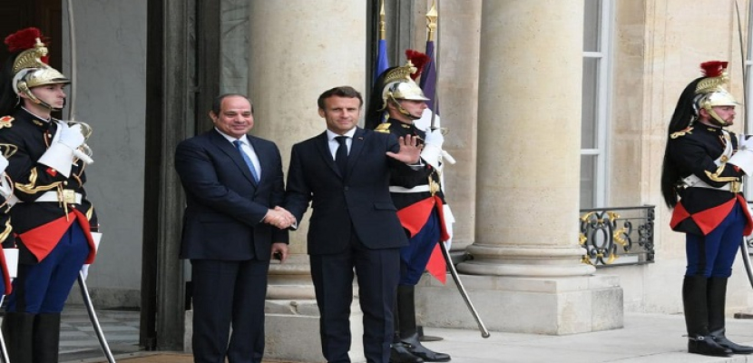 بالفيديو والصور.. الرئيس السيسي يصل إلى قصر الإليزية لعقد مباحثات قمة مع نظيره الفرنسي