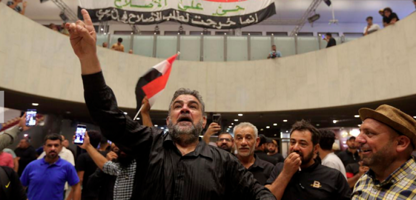 استمرار اعتصام أنصار التيار الصدري في البرلمان العراقي.. ودعوات إلى مظاهرات مضادة