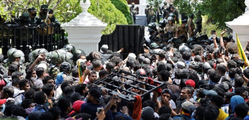 رغم تنحي الرئيس.. تواصل الاحتجاجات في سريلانكا لليوم الـ100