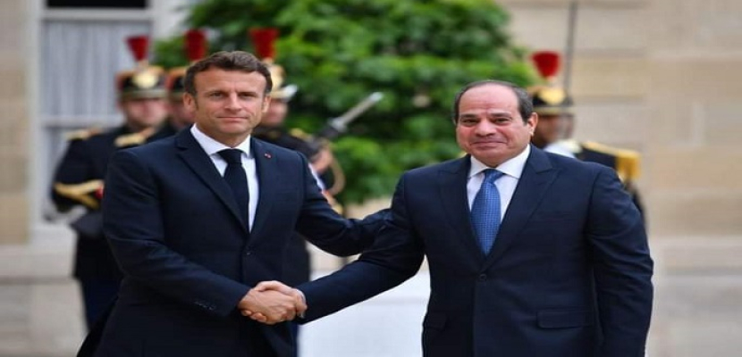 الرئيس السيسي يبحث هاتفيا مع نظيره الفرنسي العلاقات الثنائية والقضايا ذات الاهتمام المشترك