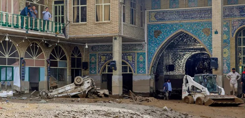 ارتفاع عدد ضحايا السيول في إيران وانهيار مبان تاريخية