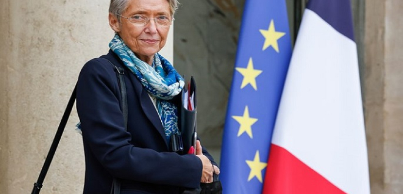 الحكومة الفرنسية تدعو إلى “حلول توافقية” والمعارضة تهدد بحجب الثقة