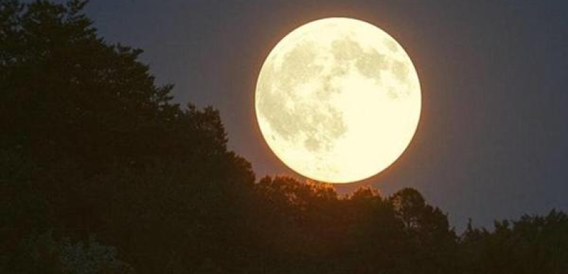 معهد الفلك: “قمر ذي الحجة العملاق” يزين السماء الأربعاء