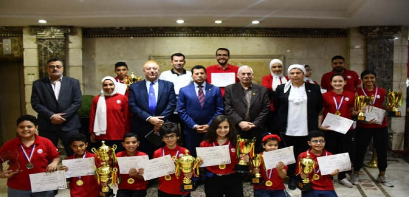 وزير الشباب يكرم منتخبات الشطرنج بعد فوزهم بـ ١٣ ميدالية ببطولة إفريقيا للشطرنج
