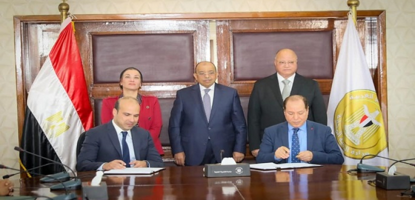 بالصور.. توقيع عقد تقديم خدمات الرصد والمراقبة لخدمات المخلفات البلدية الصلبة بالقاهرة