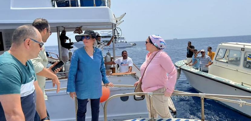 وزيرة البيئة تقوم بجولة مفاجئة لمتابعة تنفيذ خطة الأنشطة البحرية بشرم الشيخ