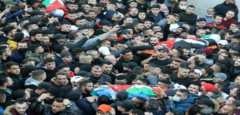 الاف الفلسطينيين يشيعون شهداء نابلس الثلاثة