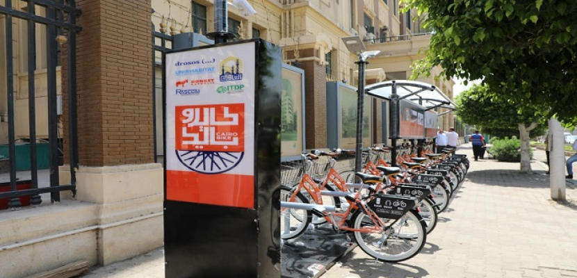 محافظ القاهرة يتفقد نموذجا لإحدى محطات الدراجات لتفعيل مشروع “كايرو بايك”