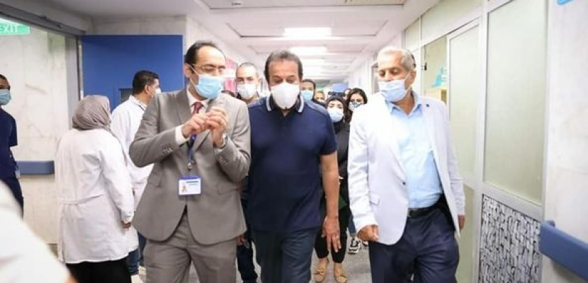 بالصور .. خالد عبدالغفار يتفقد مستشفى العلمين النموذجي