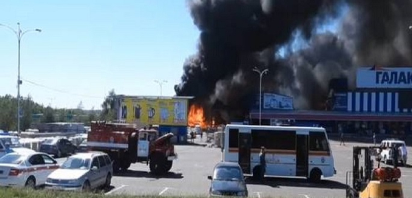 سلطات “دونيتسك”: اندلاع حريق كبير بمركز للتسوق جراء قصف أوكراني دون إصابات