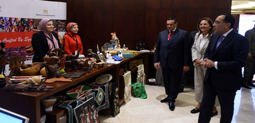 رئيس الوزراء يتفقد معرض “أيادي مصرية” تحت عنوان “بكل فخر .. صنع فى مصر”