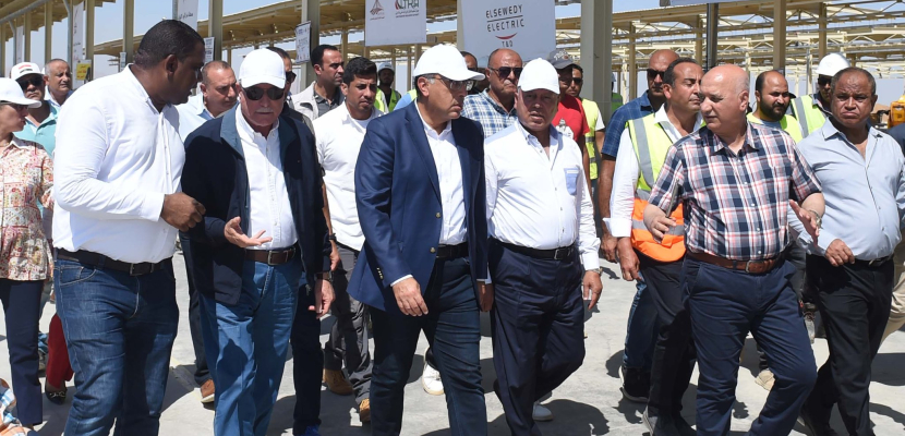 رئيس الوزراء يختتم زيارته لشرم الشيخ بمتابعة تنفيذ طريق السلام وتفقد السوق التجاري القديم