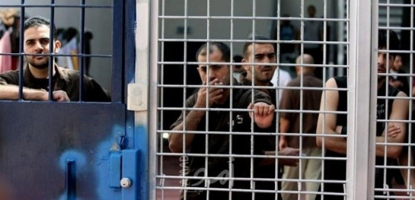 شهيدان بالضفة  .. ونحو 1000 أسير يبدأون إضرابا في سجون الاحتلال
