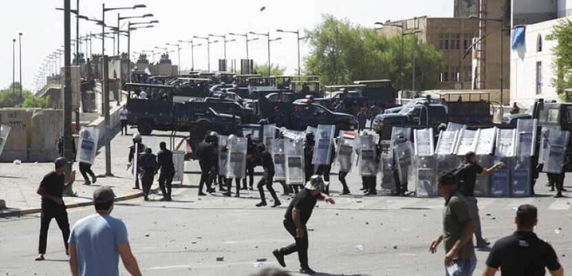 صدامات بين المتظاهرين والأمن العراقي وسط بغداد تزامنا مع دعوة البرلمان أعضاءه لجلسة خاصة لبحث استقالة رئيس البرلمان