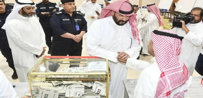 إغلاق صناديق الاقتراع لانتخابات مجلس الأمة الكويتي وبدء أعمال الفرز