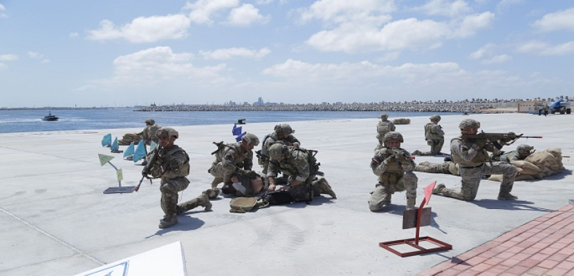 بالصور.. القوات البحرية المصرية والأمريكية تنفذان تدريب تبادل الخبرات “SOF-10” بنطاق الأسطول الشمالي